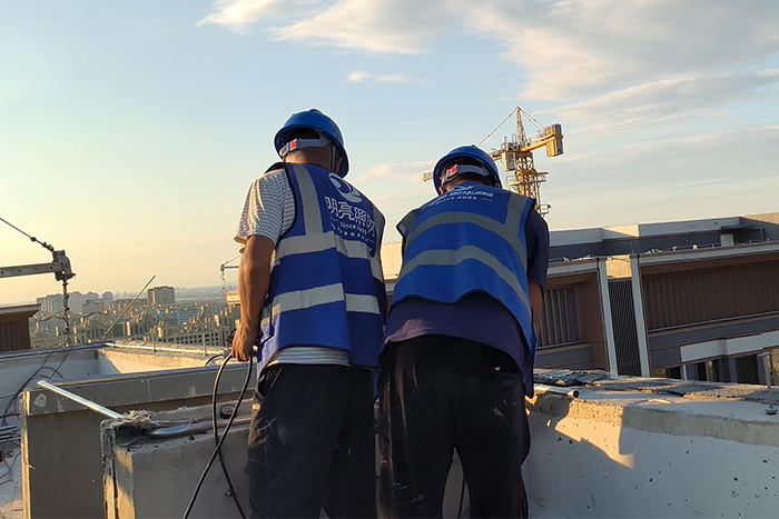 明亮照明亮化施工现场