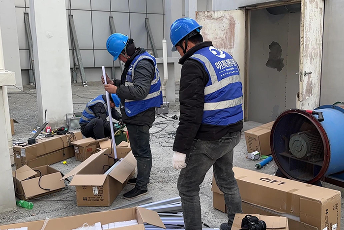 明亮照明亮化工程施工现场