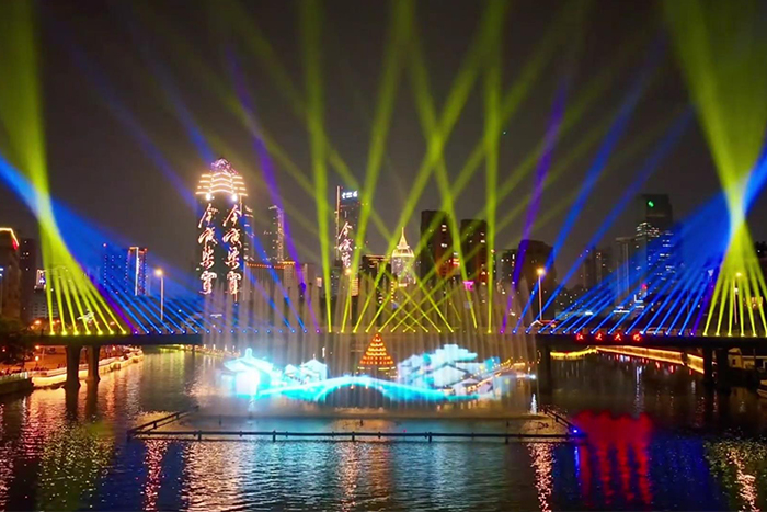 灯光设计缺乏夜游氛围，景区夜晚冷清，难成网红打卡地