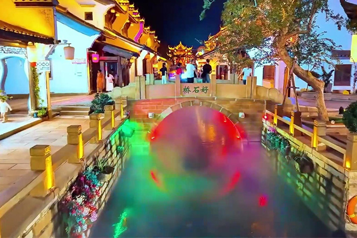 景区灯光亮化层次打造不足，夜景氛围感大打折扣