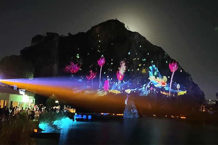 怕景区没记忆点？山体灯光亮化勾勒自然夜韵，留客深印象