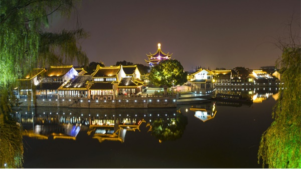 夜游灯光工程让景区在光的映衬下更加多彩动人