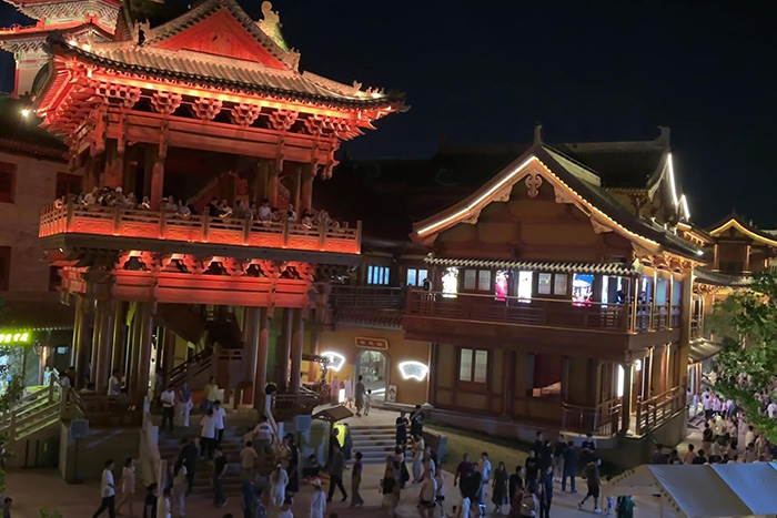 景区想打破“一日游”局限？灯光亮化丰富夜间玩法，延长游客停留时长