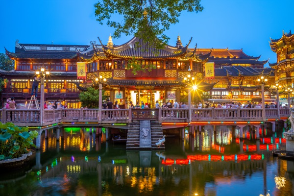 建筑夜景灯光亮化