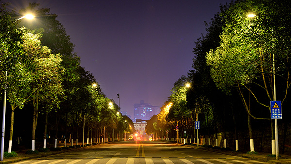 道路夜景照明工程要同时起到照明和美化的作用