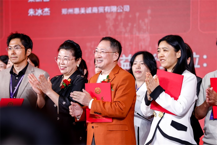 明亮照明集团创始人荆明慧荣任北京青爱教育基金会慈善家委员会执行主任