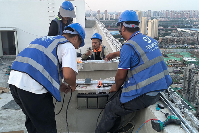 明亮照明集团亮化施工现场