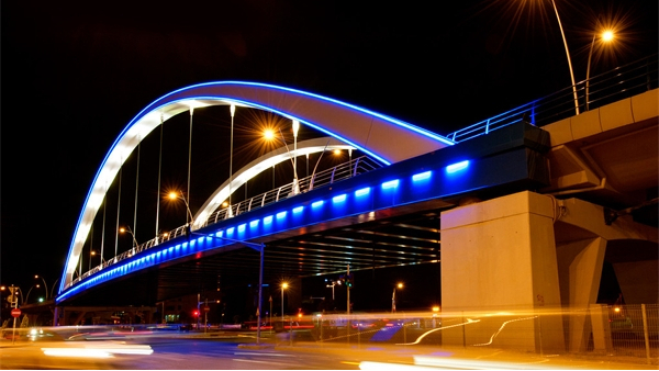 桥梁夜景亮化工程是提升城市形象的重点