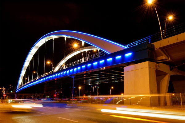 桥梁夜景亮化工程是提升城市形象的重点
