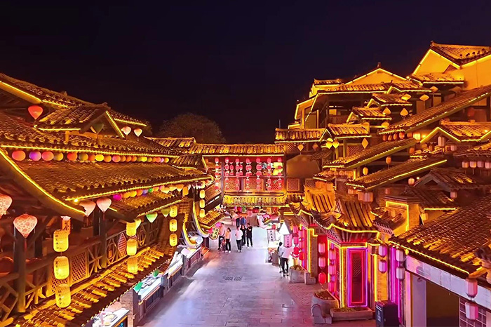 拒绝千篇一律，景区灯光亮化做出本地特色，回头客自然多