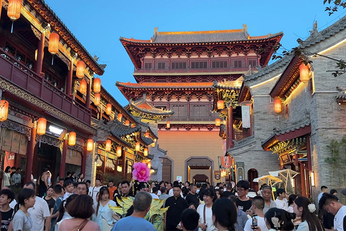游客抱怨“晚上没活动”？亮化让景区夜晚变成“欢乐不打烊”的乐园​